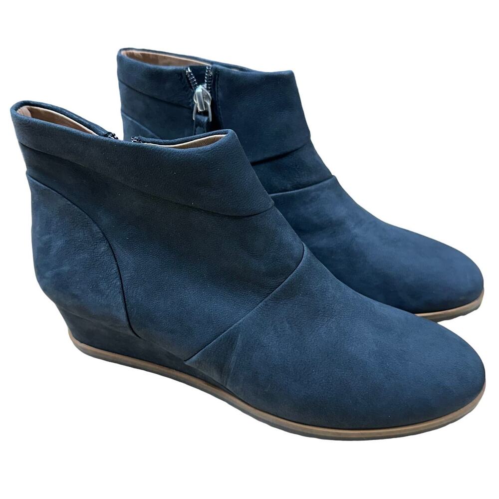 Linea Paolo NWOB Yuri Ankle Wedge Bootie Navy Blue Suede Size 6M Side Zip